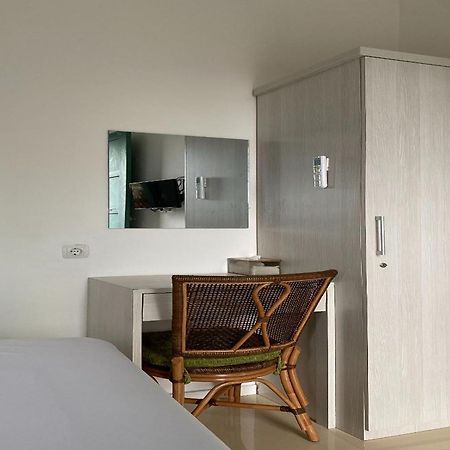 Binumar Guest House ペカロンガン エクステリア 写真